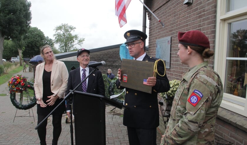 <p>Oude plaquette gaat naar Amerika. </p>