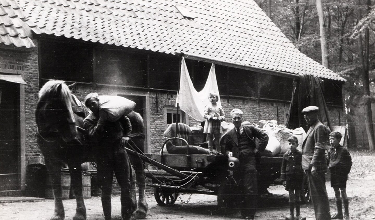 Eind september 1944 geven de Duitse autoriteiten het bevel de stad Arnhem te ontruimen. Ongeveer 600 Arnhemmers kiezen het Nederlands Openluchtmuseum als tijdelijke verblijfplaats. Een deel van hen woont tot eind december 1944 in de gebouwen op het museumterrein.