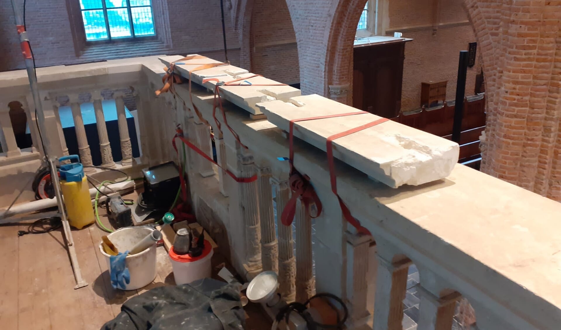 Werkzaamheden restauratie doksaal van de Cunerakerk. 