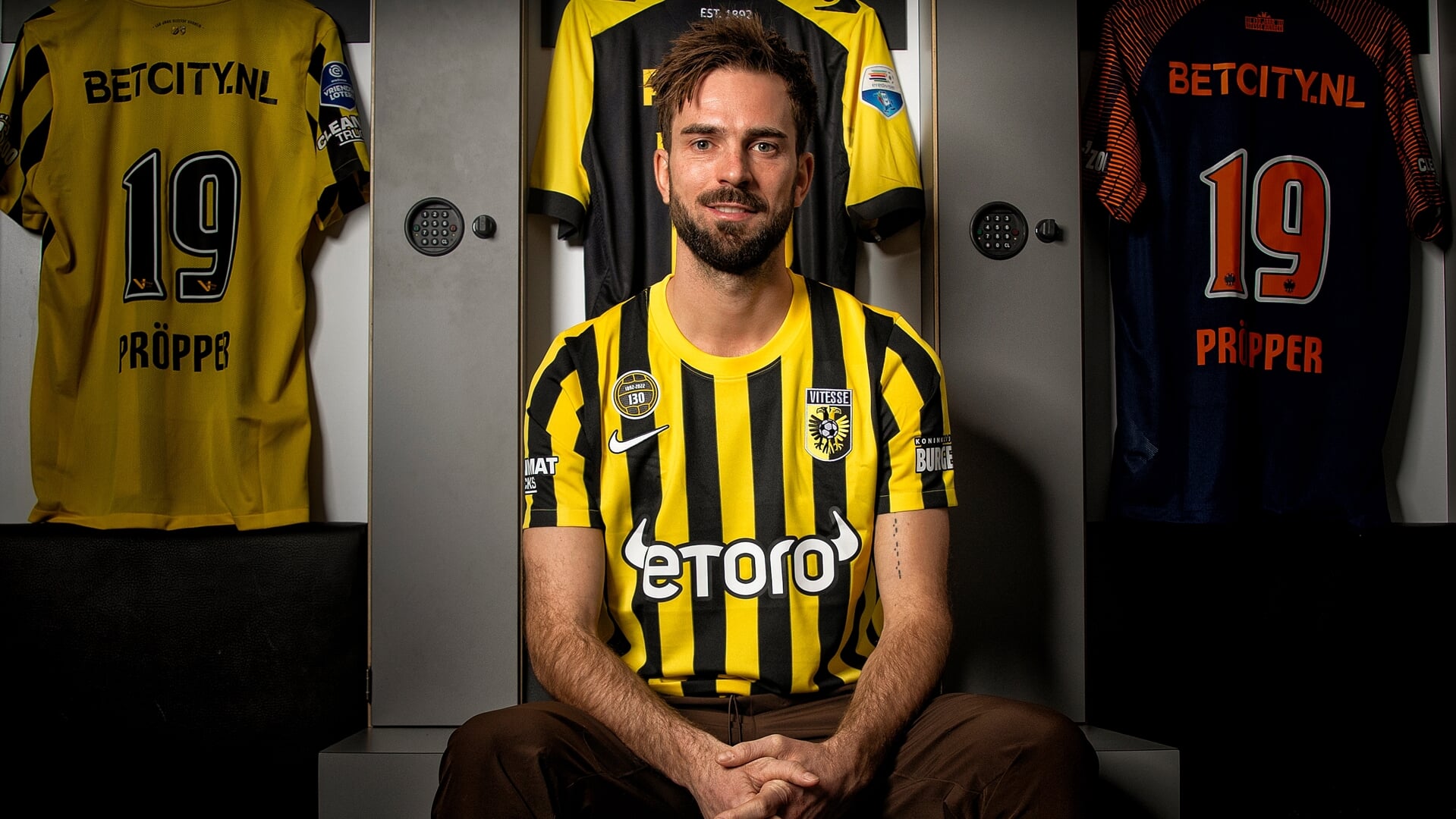 Davy Pröpper in het Vitesse shirt.