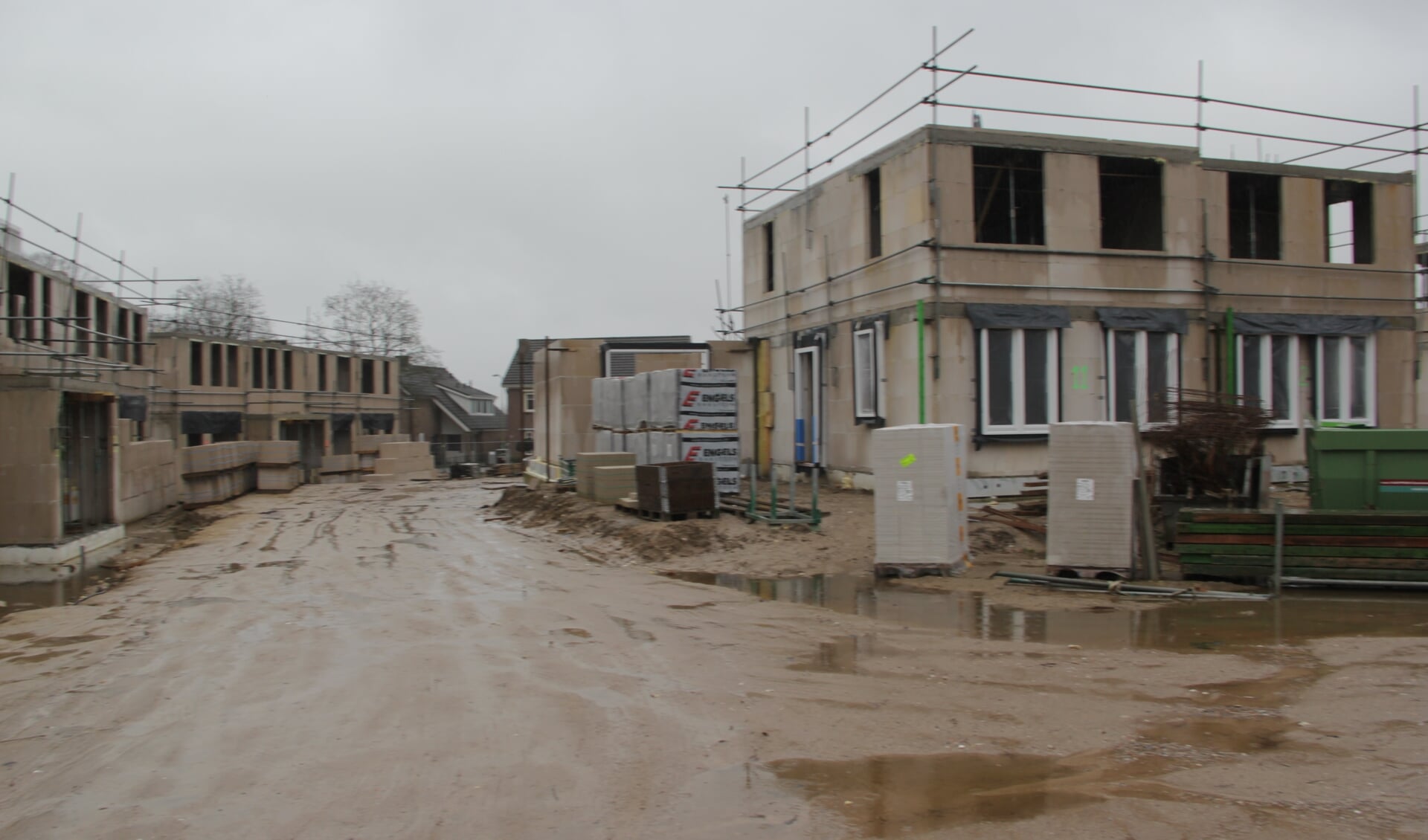 Nieuwe woonwijk in wording op terrein van Schreven. 