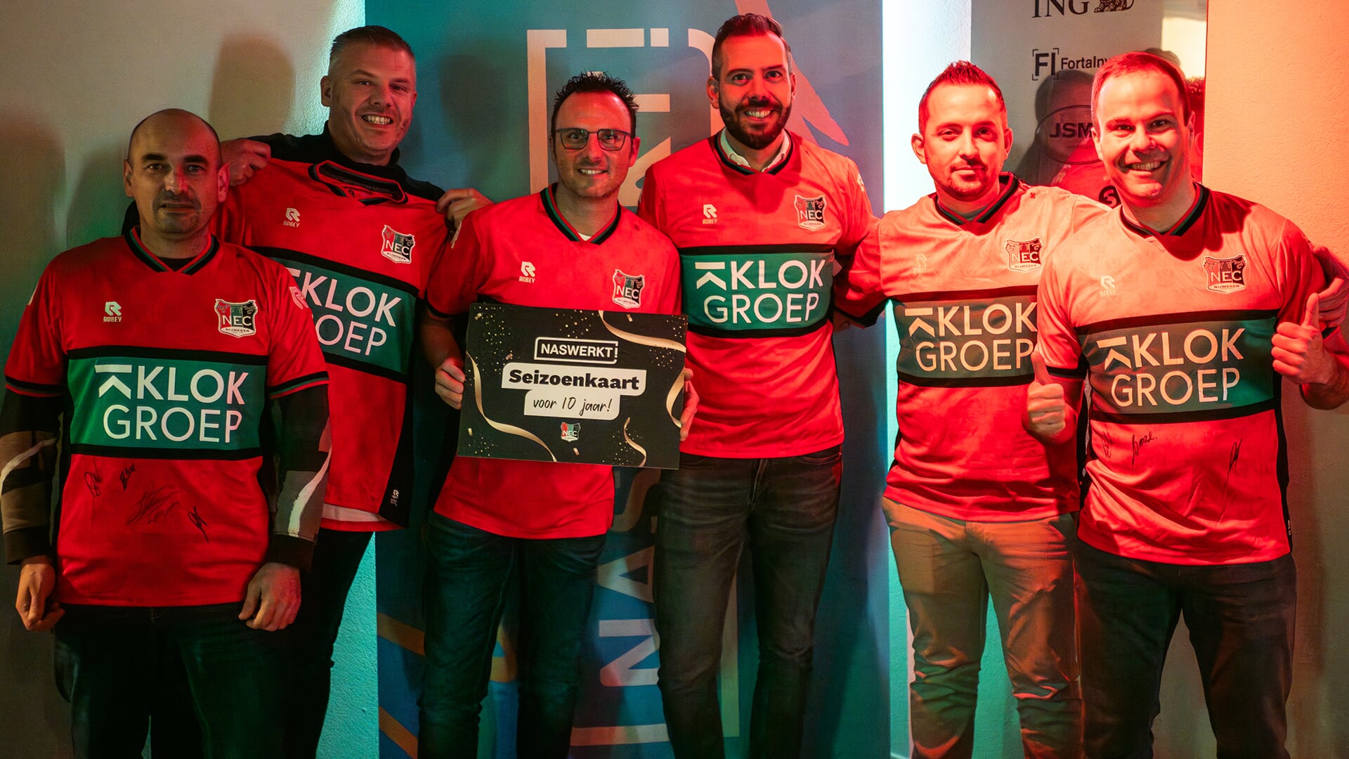 Alle genodigden van deze avond: N.E.C. supporters die al meer dan 10 jaar bij dezelfde werkgever werken.