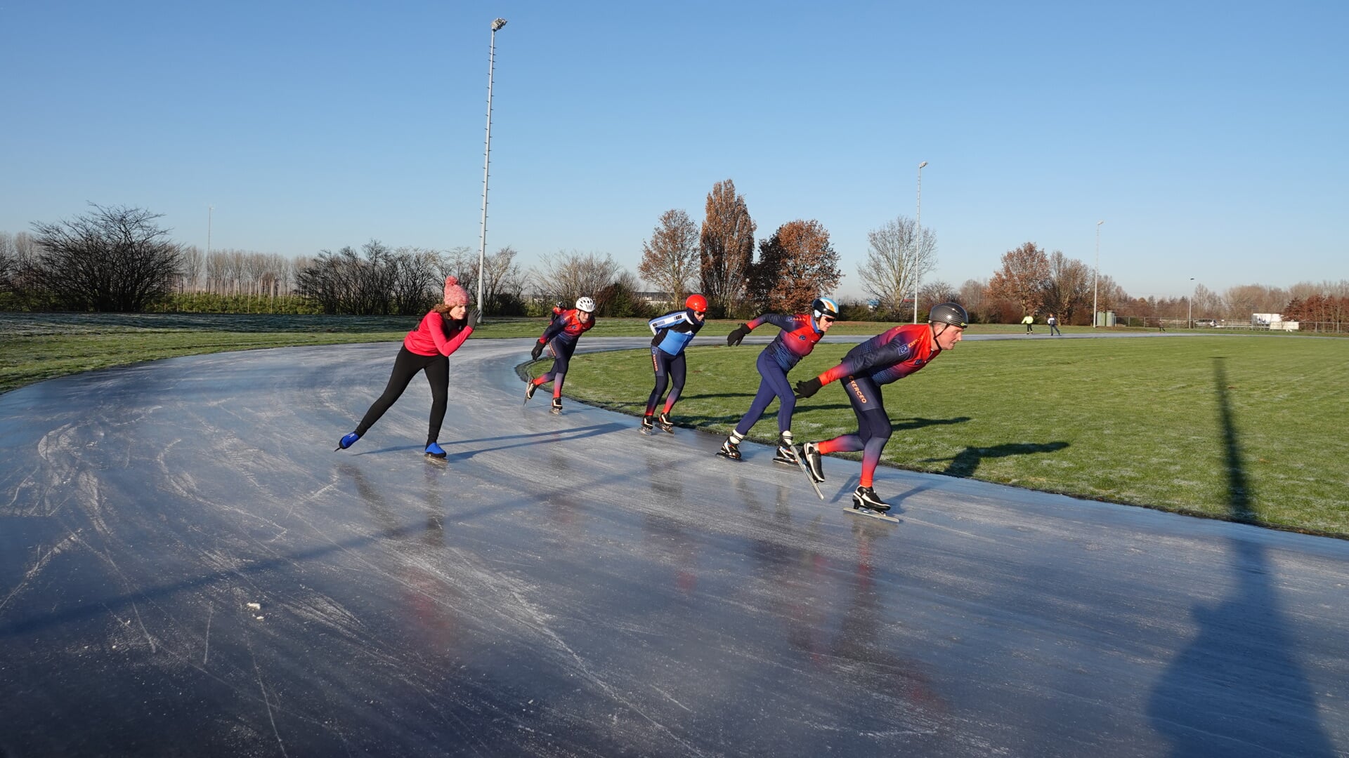 Volop schaatsplezier bij de Dodewaardse IJsclub. (foto: Corry van Daalen)