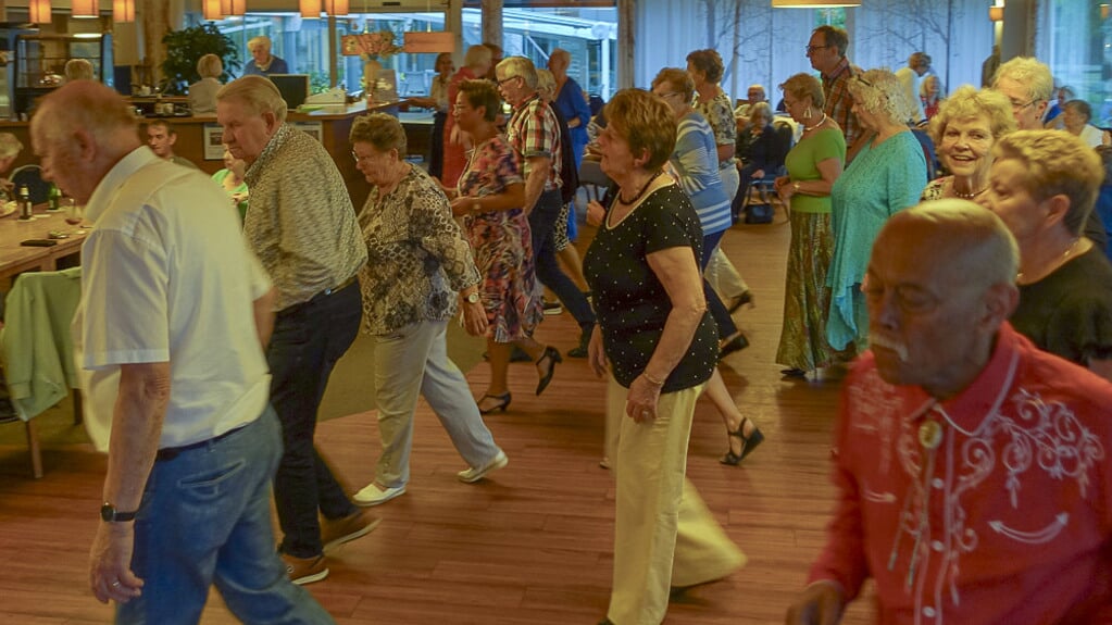 Dansen in Seniorencafé Burgerlust.