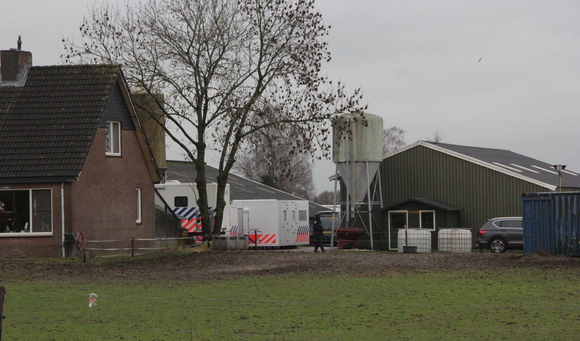 Politie rolt drugslaboratorium op in Millingen.
