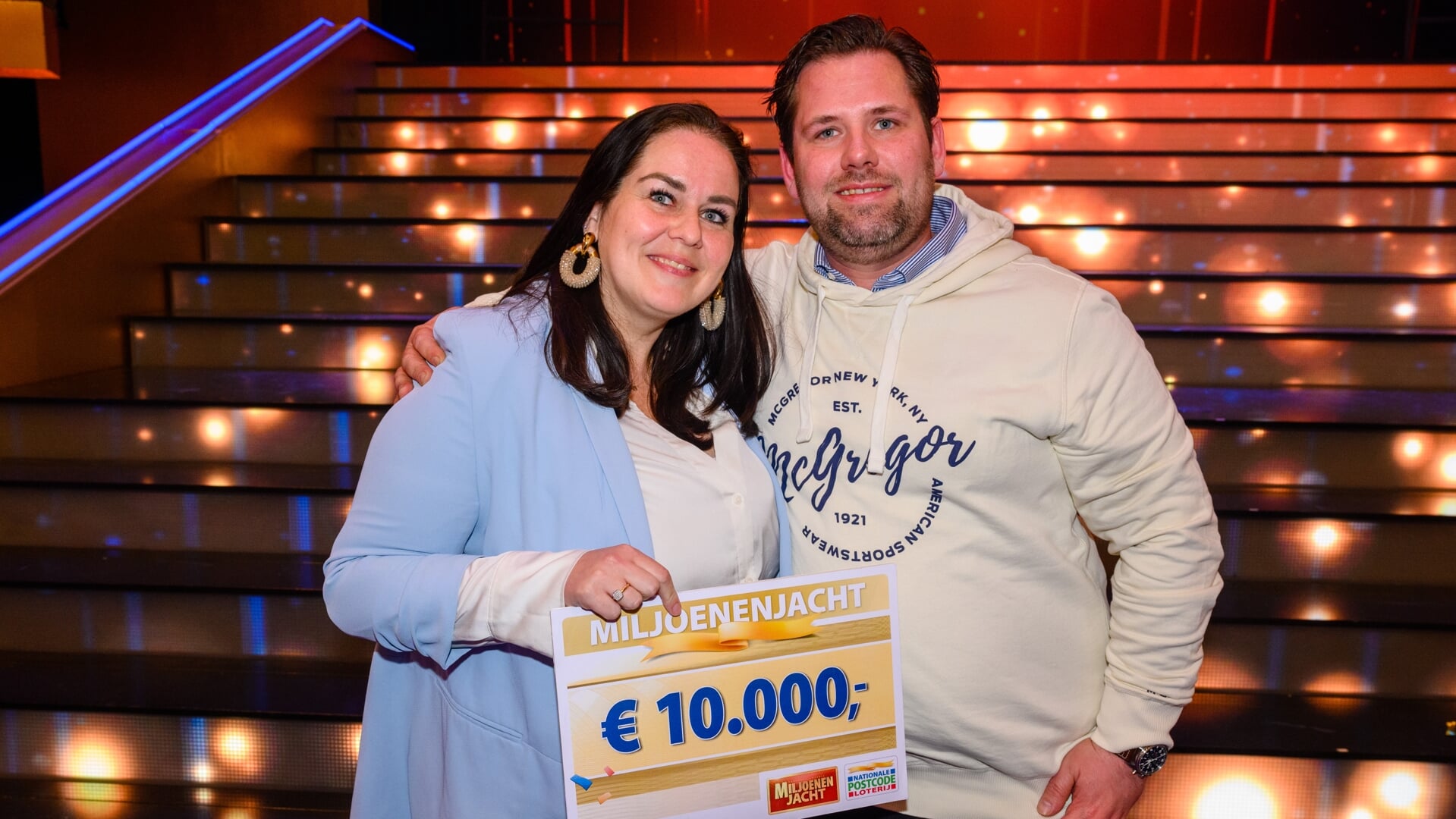 Merel uit Arnhem wint 10.000 euro bij Postcode Loterij Miljoenenjacht.