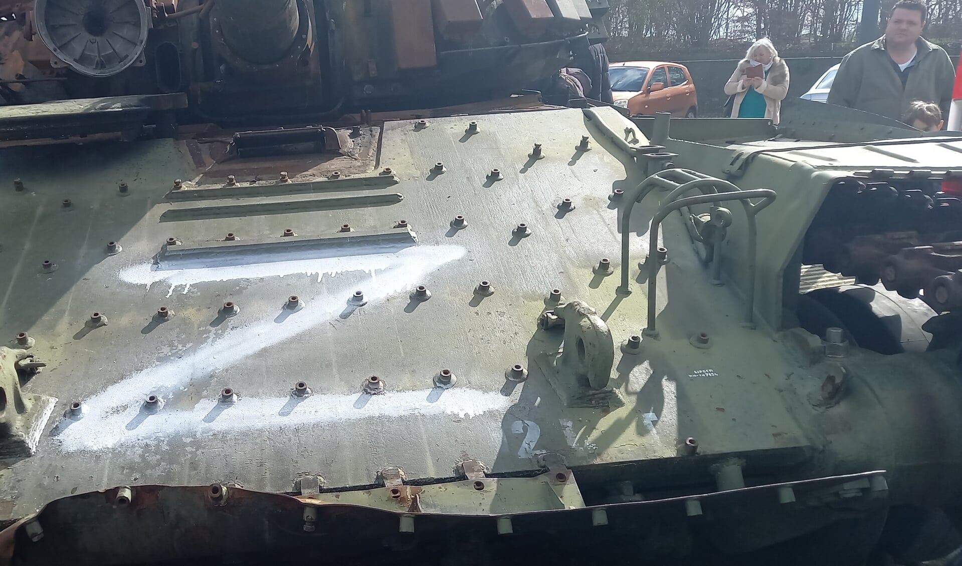 De bekladde Russische tank met de letter Z. 
