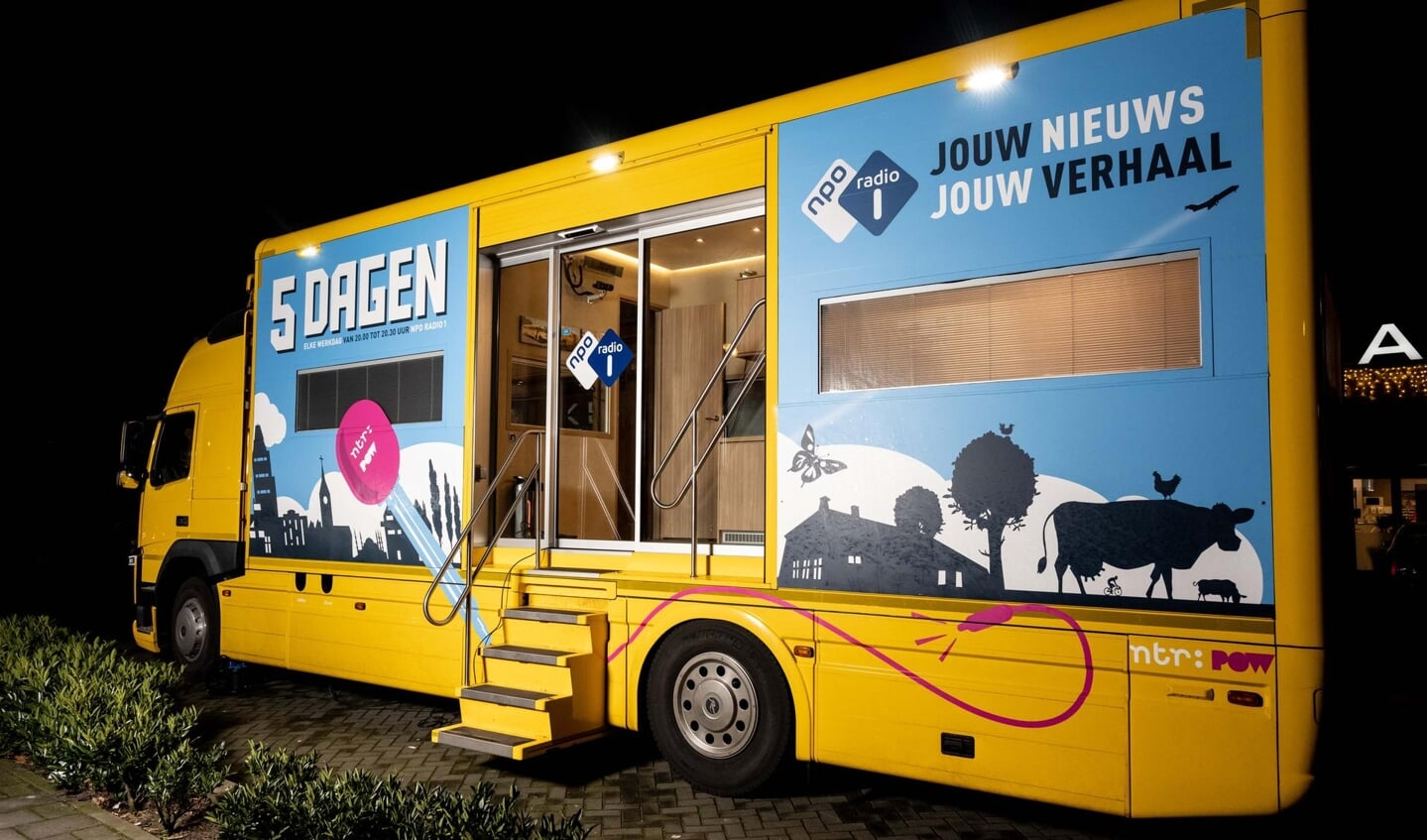 Beschrijvend nerveus worden aantrekken NPO Radio 1-bus week lang in Presikhaaf over hangjongeren - Arnhemse Koerier