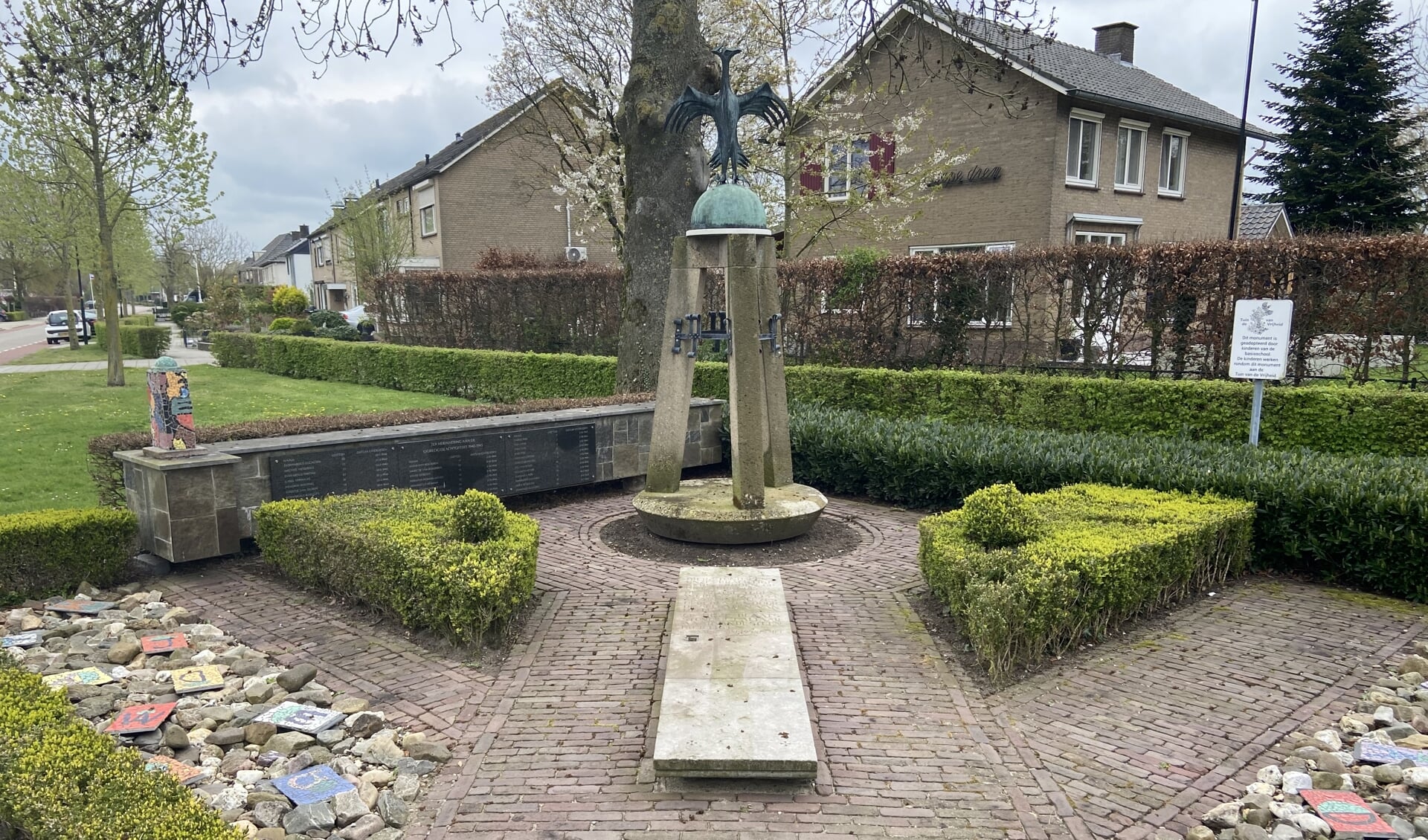 Oorlogsmonument aan de Pannerdenseweg in Doornenburg.
