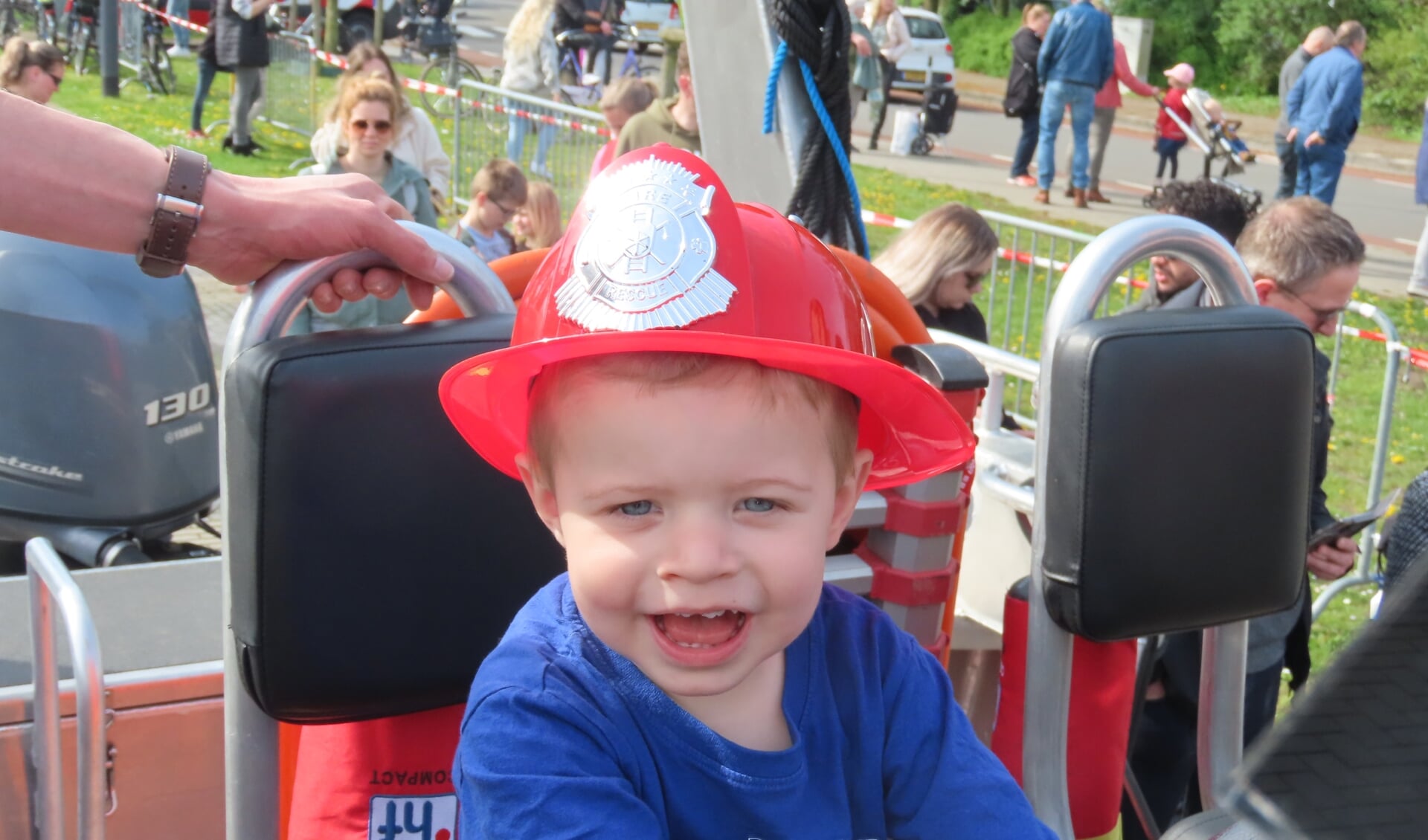 De 2-jarige Teun weet nu al wat hij wil worden: brandweerman!