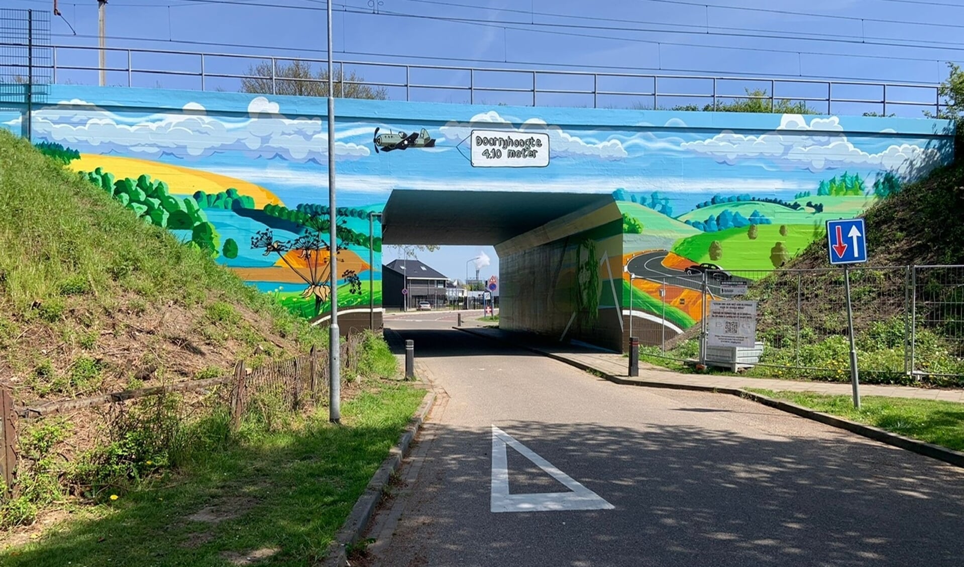 De brug met de nieuwe schildering