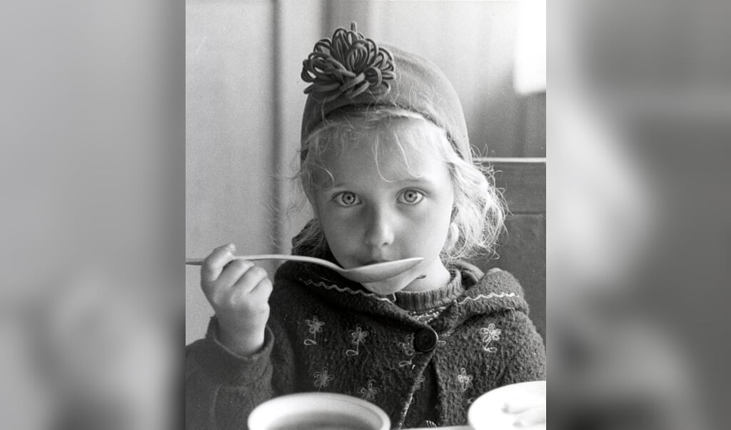 Meisje in creche, Sint Petersburg 1956. 