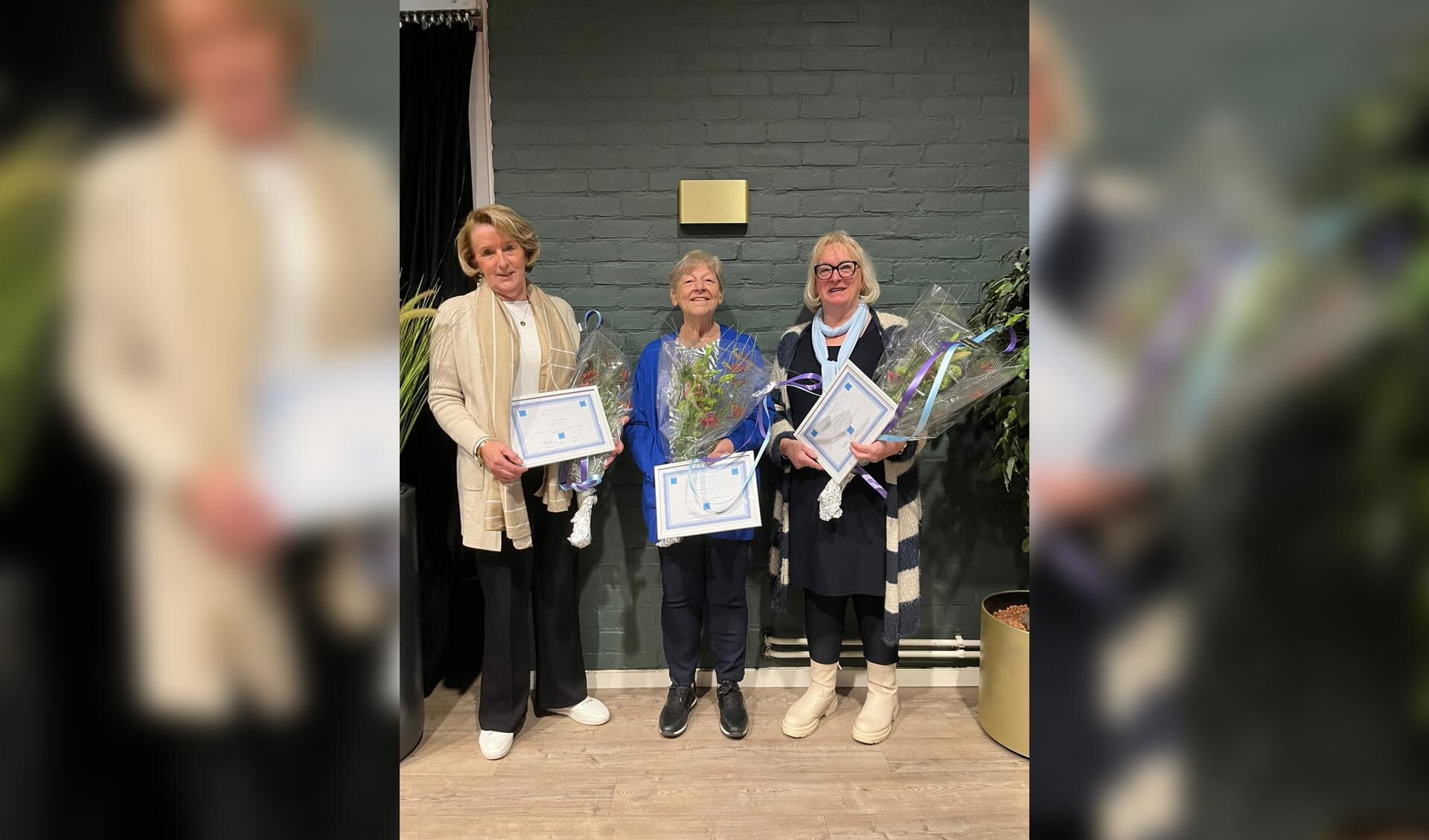 Dya Verboom, Corrie de Lange en Ariënne van der Klift benoemt tot erelid van dorpsvereniging Echteld.