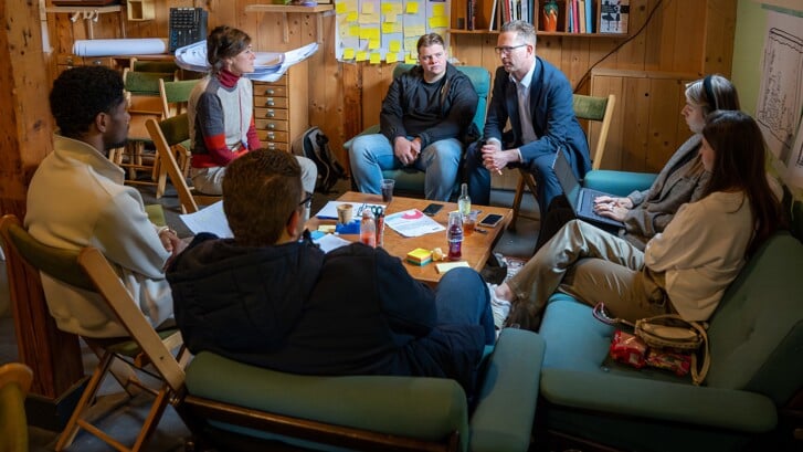 Studenten in gesprek met opdrachtgever HANOS Nijmegen