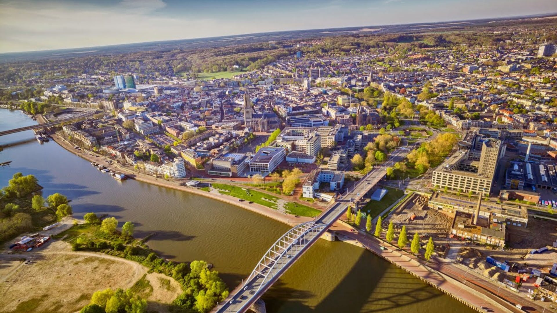 Arnhem blijft groeien en bloeien als een aantrekkelijke stad om te werken en te wonen. Dat blijkt uit cijfers van de jaarlijkse 'Staat van de Stad'. 