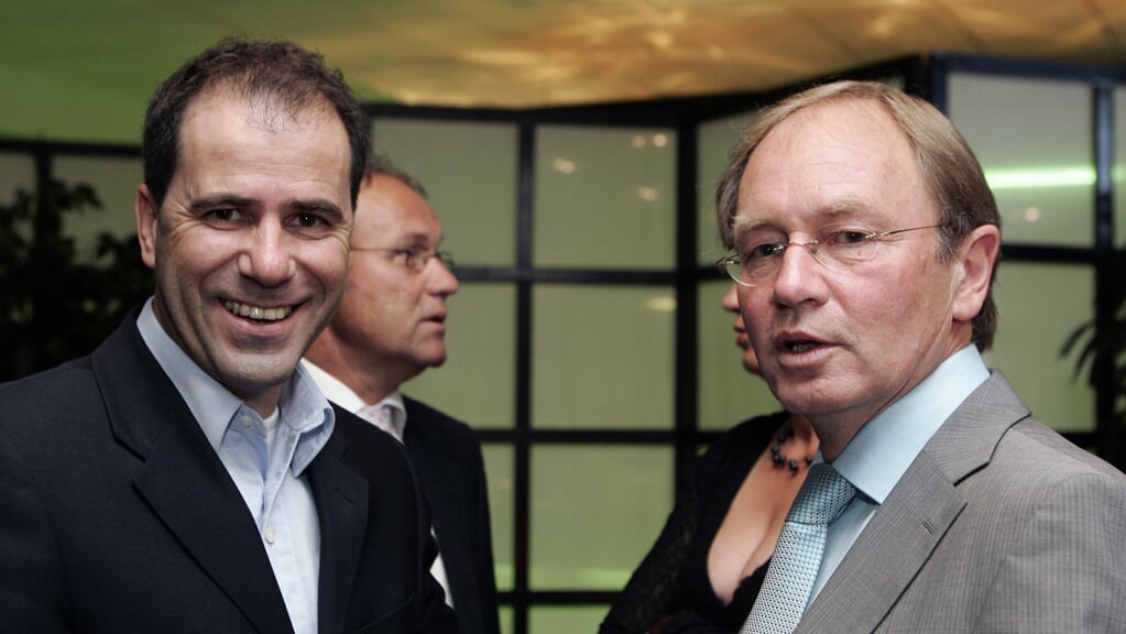 Leen Looijen (rechts) met Peter Bosz. (foto: Broer van den Boom)