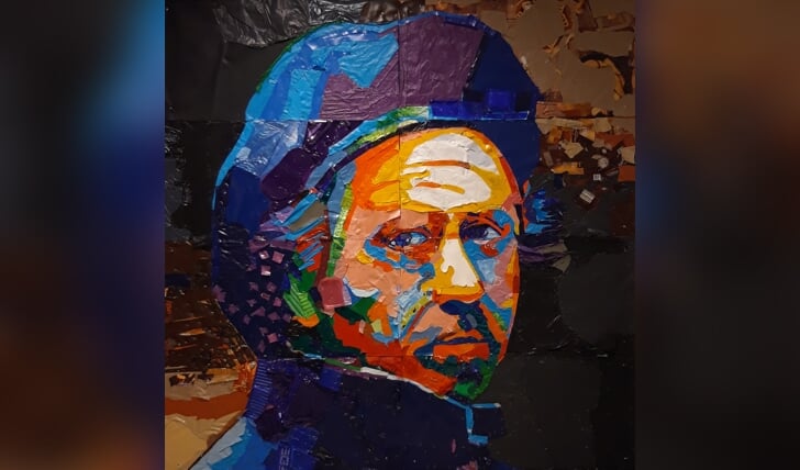 Van plastic afval gemaakt portret van Rembrandt. Gemaakt door alle deelnemers van het UNIT Atelier. 