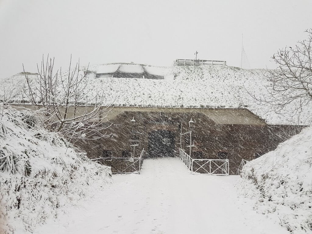 Fort Pannerde gehuld in sneeuw. (foto: Jos Peters)