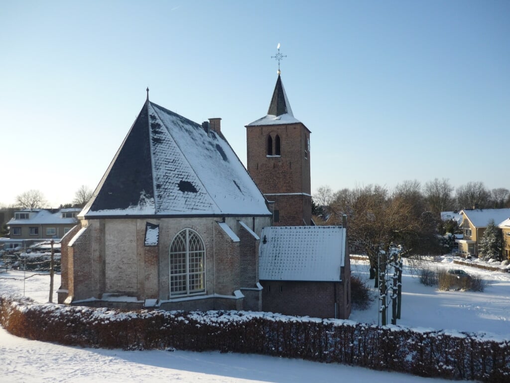 Kerk in de sneeuw. (Ffoto: Lian Steenhof)
