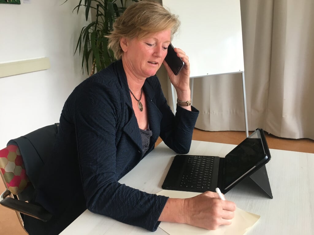Saskia Cornelissen, een van de casemanagers dementie in Lingewaard. (foto: Runak Sharaf)