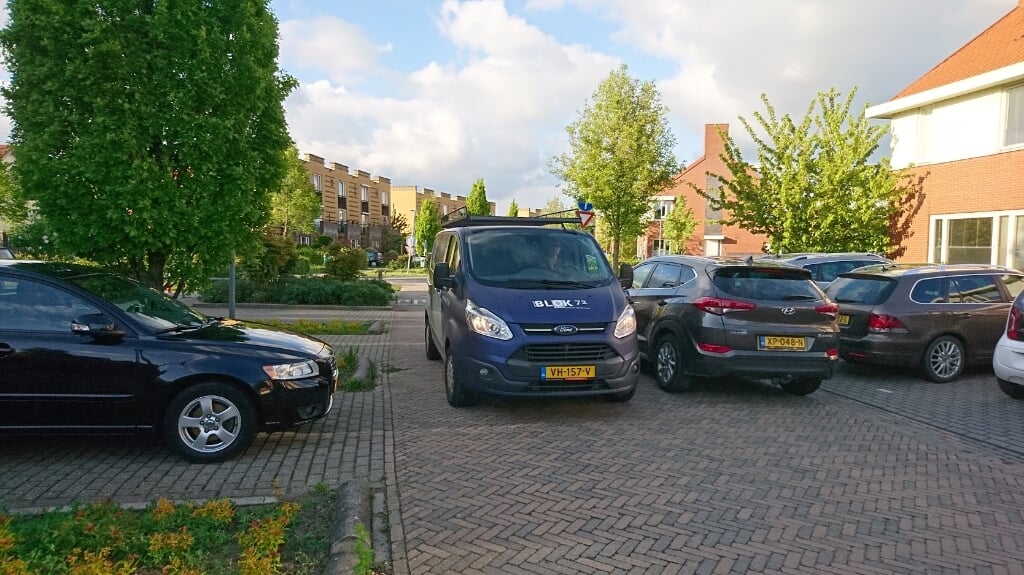 Onoverzichtelijke Volsellastraat onveiliger met meer auto's. (foto: P. Verwer)