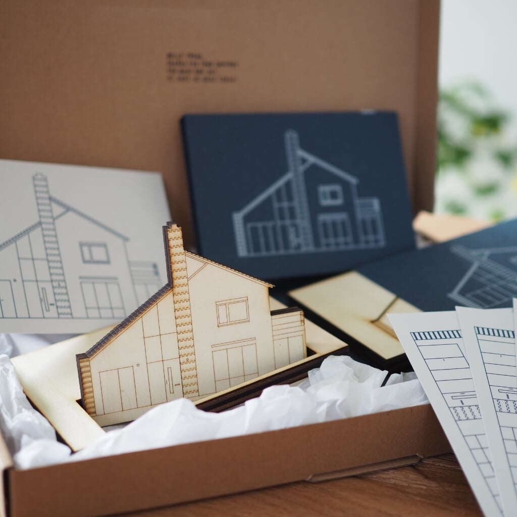 Persoonlijk miniatuur huisjes en kaarten voor een klant. (eigen foto)