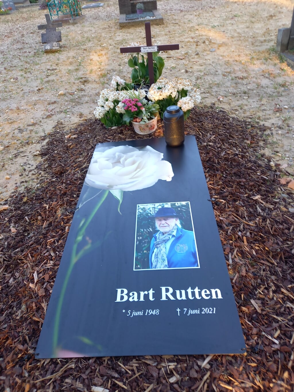 Grote foto op graf Bart Rutten. (foto: Joop Verstraaten)