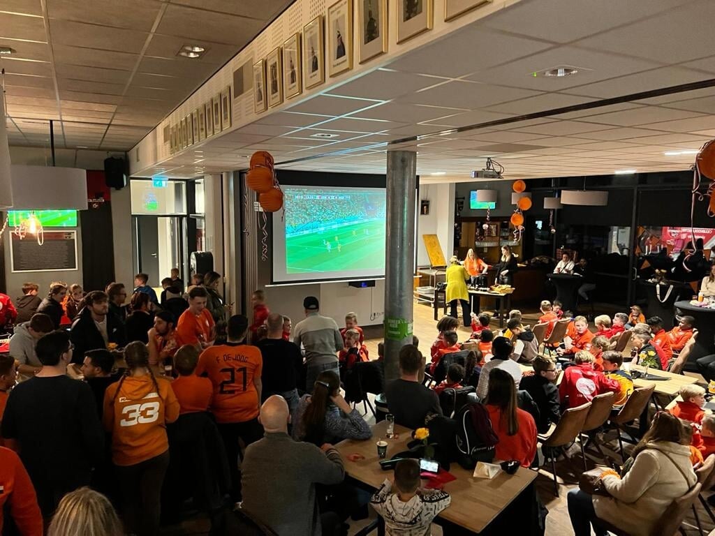Kantine De Treffers tijdens wedstrijden Oranje Holland Huis. (foto: Erna van de Ven)