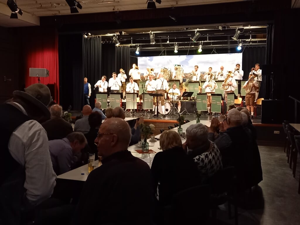 Blaasorkest Grüne Felder uit Veldhoven. (foto: Joop Verstraaten)