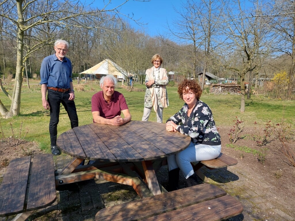 Vlnr. André Beijersbergen, Bert Lagerweij, Cathy van Beek en Eline Cornelissen. 