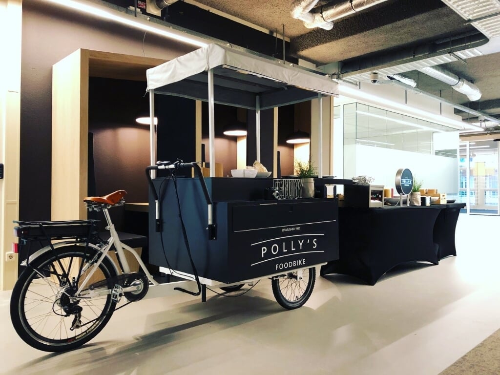 De foodbike van Eetwinkel Polly staat 10 april bij Jansen Totaal Wonen. 