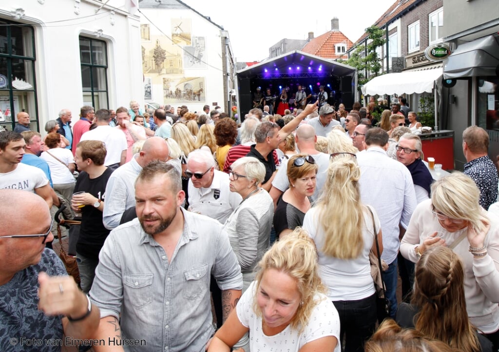 Zo gezellig is het altijd bij Back to the Music in Huissen! (foto: Foto Van Eimeren)