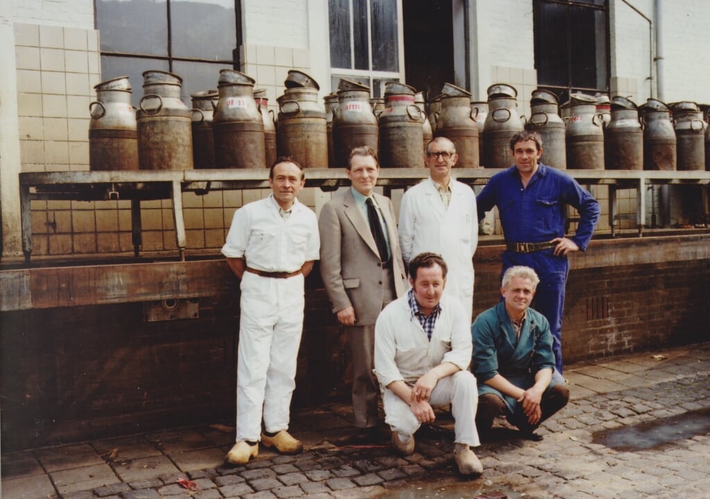 Personeel Zuivelfabriek Sint-Antonius voor de sluiting in 1979. (foto: Archief Gerrie Driessen)