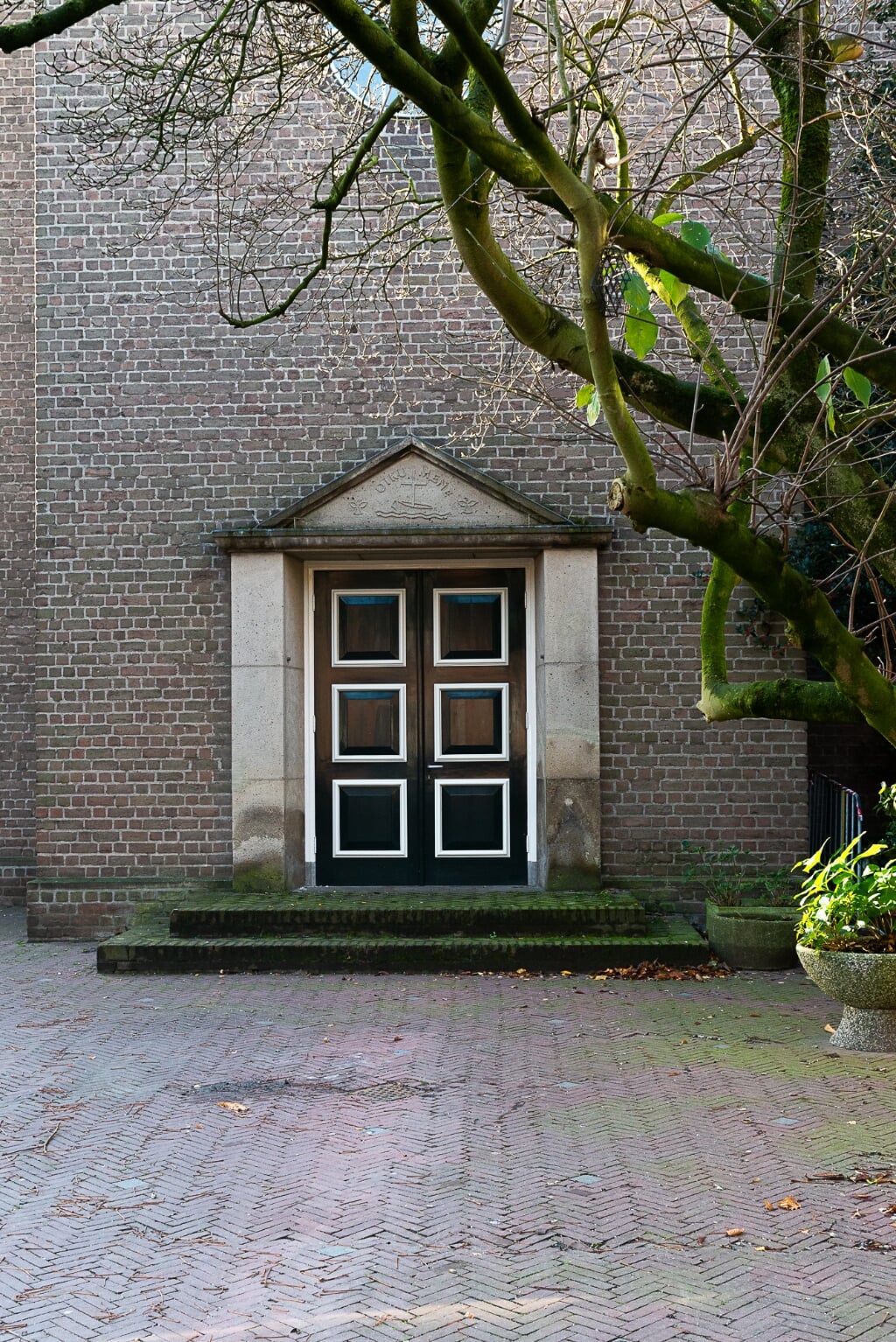 Oude ingang protestantse kerk Huissen. (foto: Jenneke Coenen)