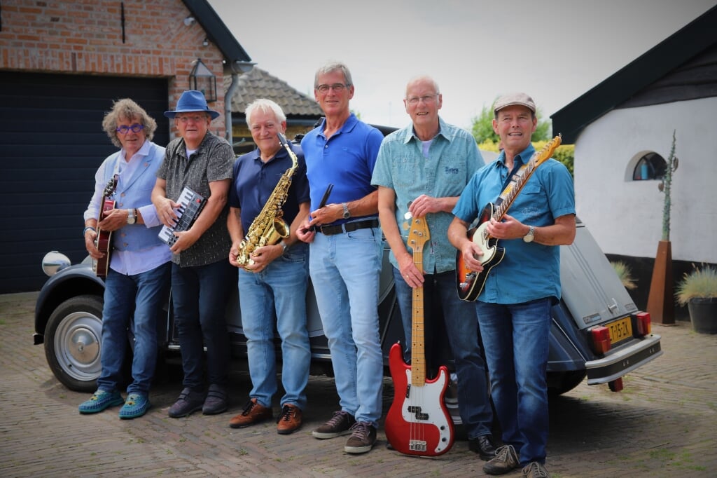 Flashback, van links naar rechts: Wiel, Harry, Piet, Pieter, Aart, Louis. (foto: Benno Arends)