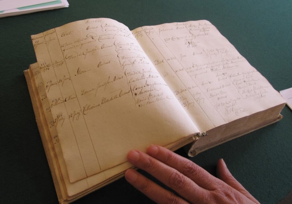 Foto van het doopboek van de kerk van Rosendael met daarin de naam van Quaco (Foto: Ineke Mok, CC BY NC) 