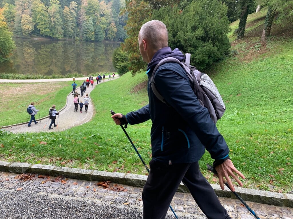 Nordic Walkin erg populair. (foto: Marian Schijf)