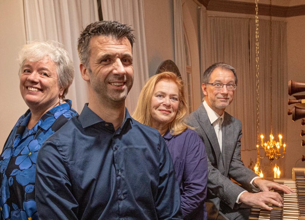 Vlnr. Zoë Banken (alt), Freddy van Maurik (piano en bas), Gery Vermeulen (sopraan) en Jan Hermens (piano/orgel en tenor). (Foto: Bas van den Biggelaar) 