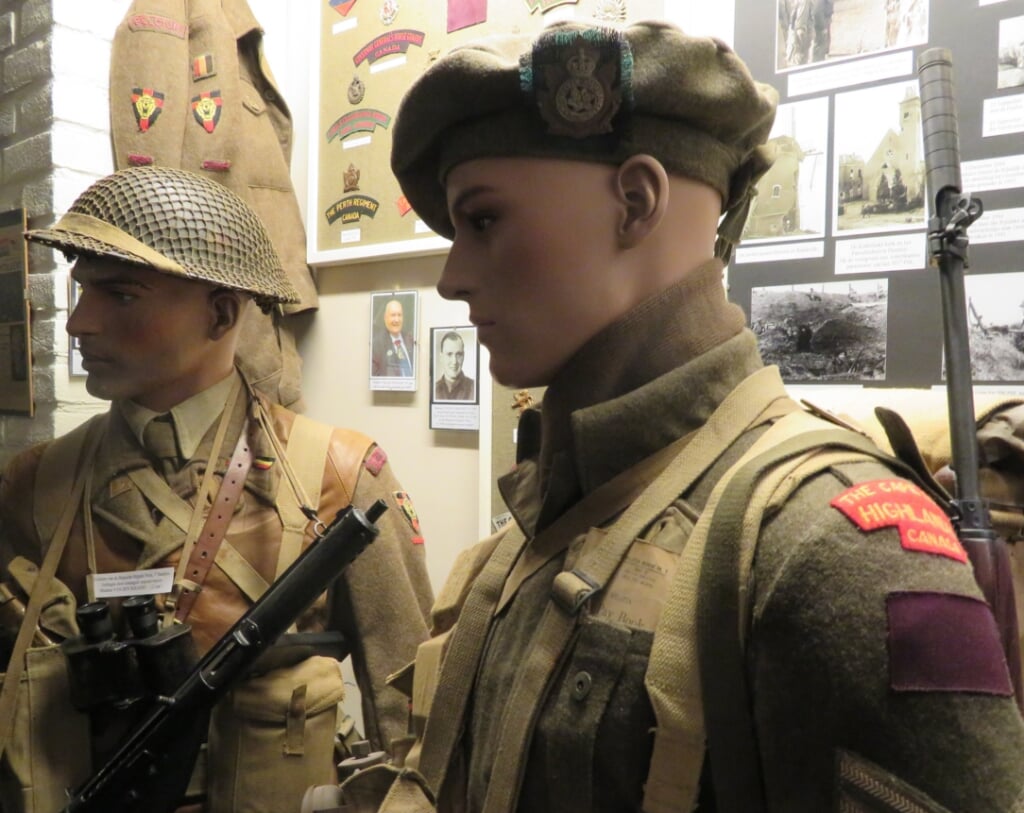 Canadese en Belgische bevrijders. (foto: Betuws Oorlogsmuseum)