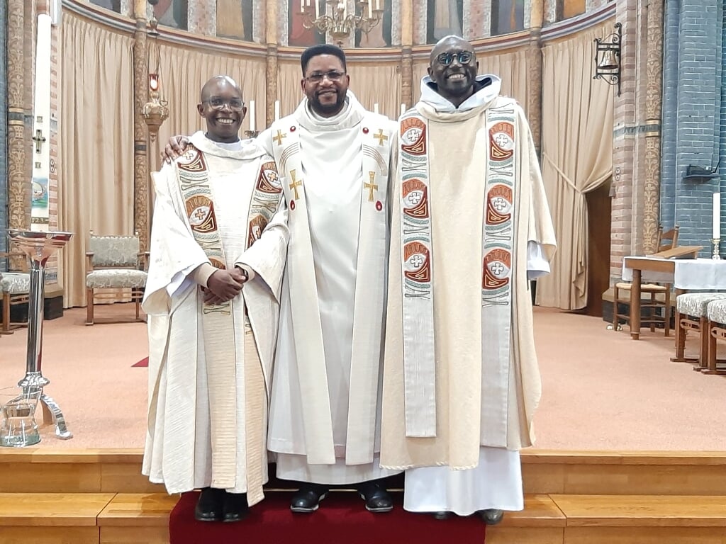 Zondag 16 april was in Overasselt een Eucharistieviering met als voorganger Yves Mambueni, Pater Julius Kiwanga en Pater Charles Eba'a. Beiden zijn paters van de Heilige Geest.