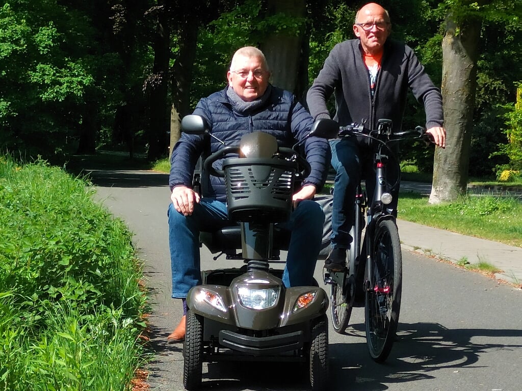 Herman van den IJssel (links) en Gert van Burken testen de route. (foto: Pieter de Vries)