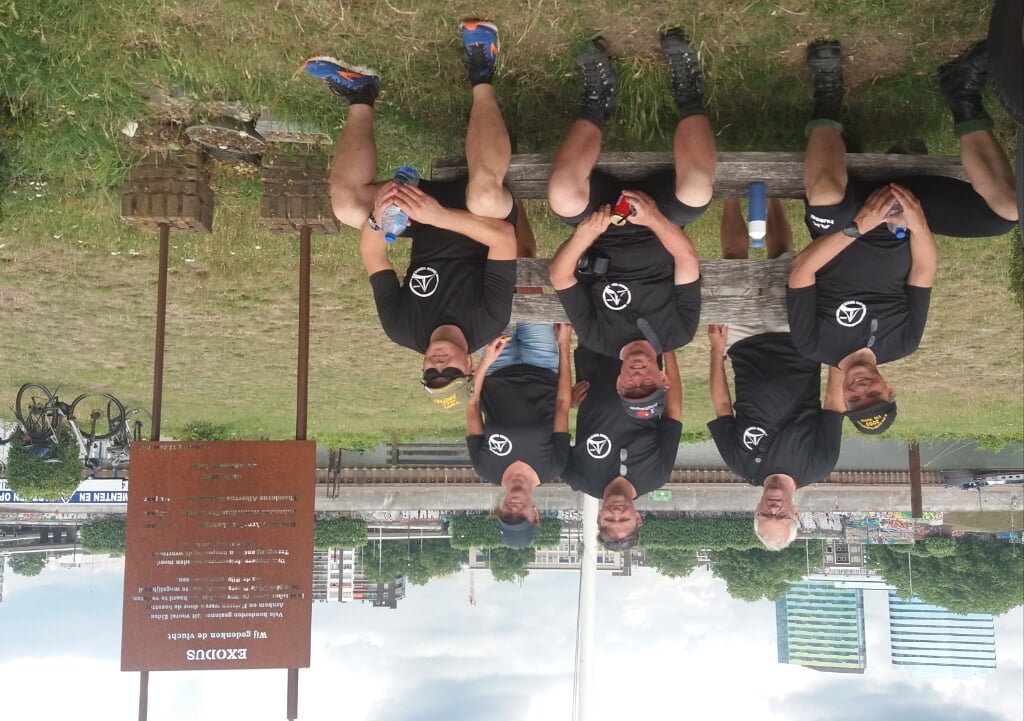 Loopgroep Samen Verder Putten tijdens de Exodustocht in Meinerswijk. (foto: Exoduscomité)