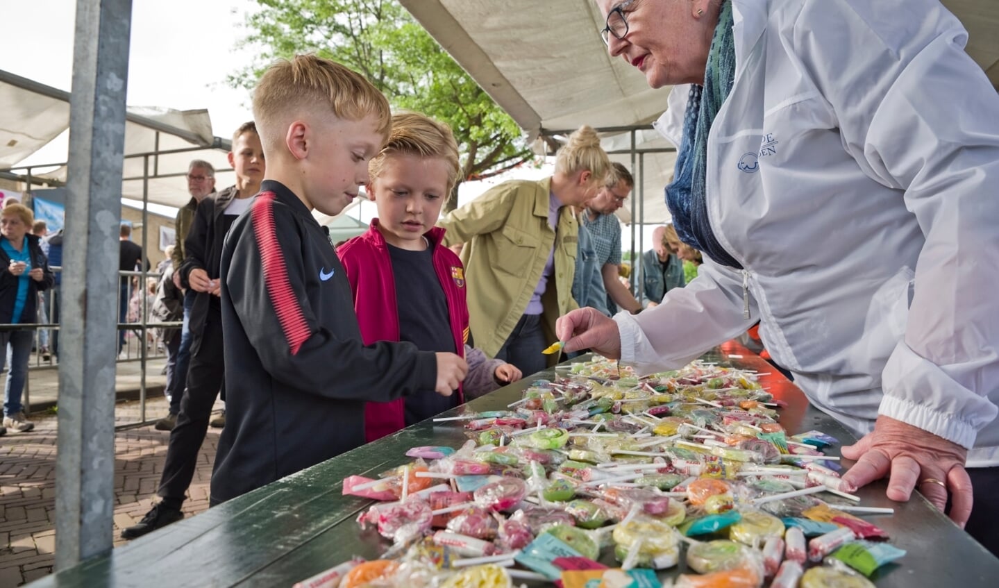 Avondvierdaagse in Wierden populairder dan ooit: vrijdag ruim 1.300 deelnemers