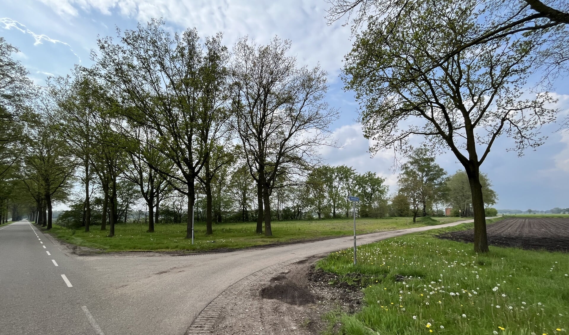 De crossbaan aan de Holterstraatweg op het terrein van het vroegere woonwagenkamp.
