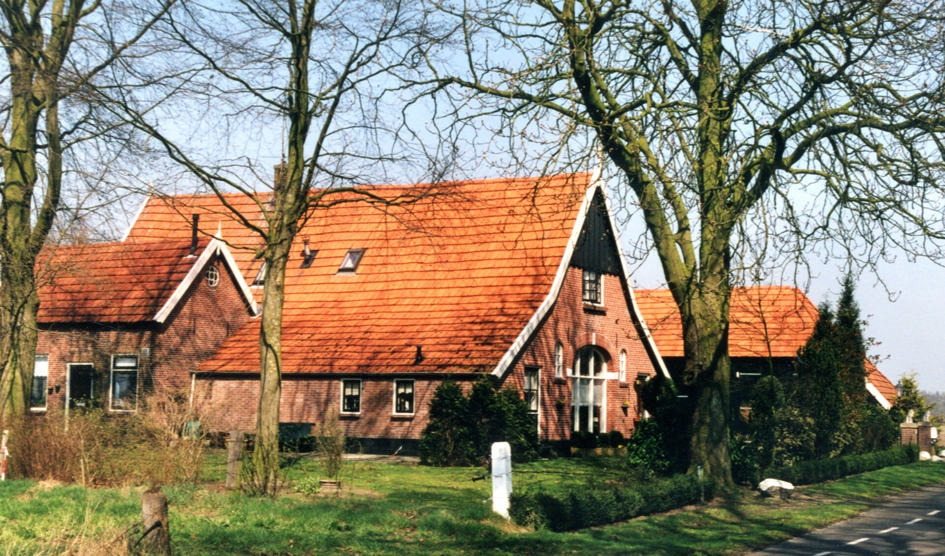 De boerderij Klein Langen aan de Ypeloweg 15, inmiddels vervangen door nieuwbouw. 