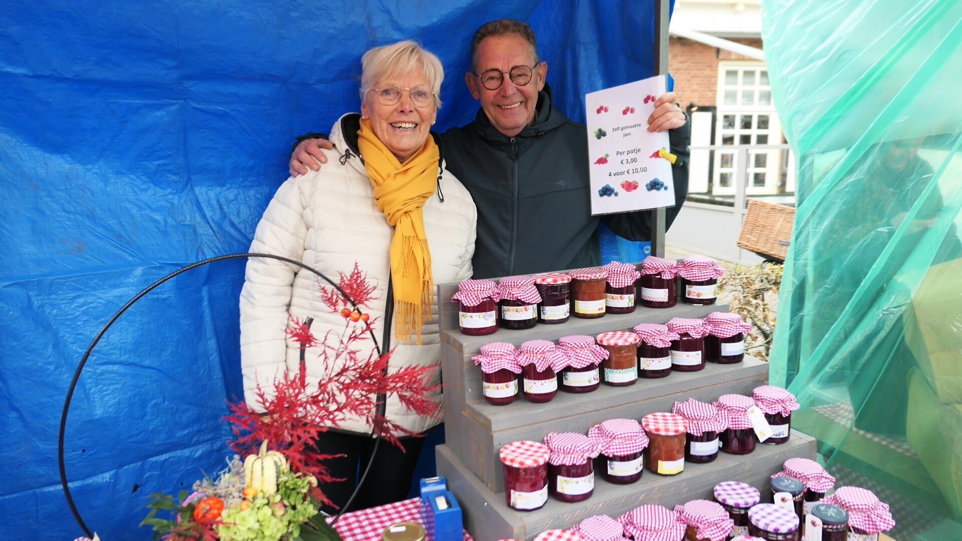 Anneke en Johan Dunsbergen op de Jennechiemarkt.