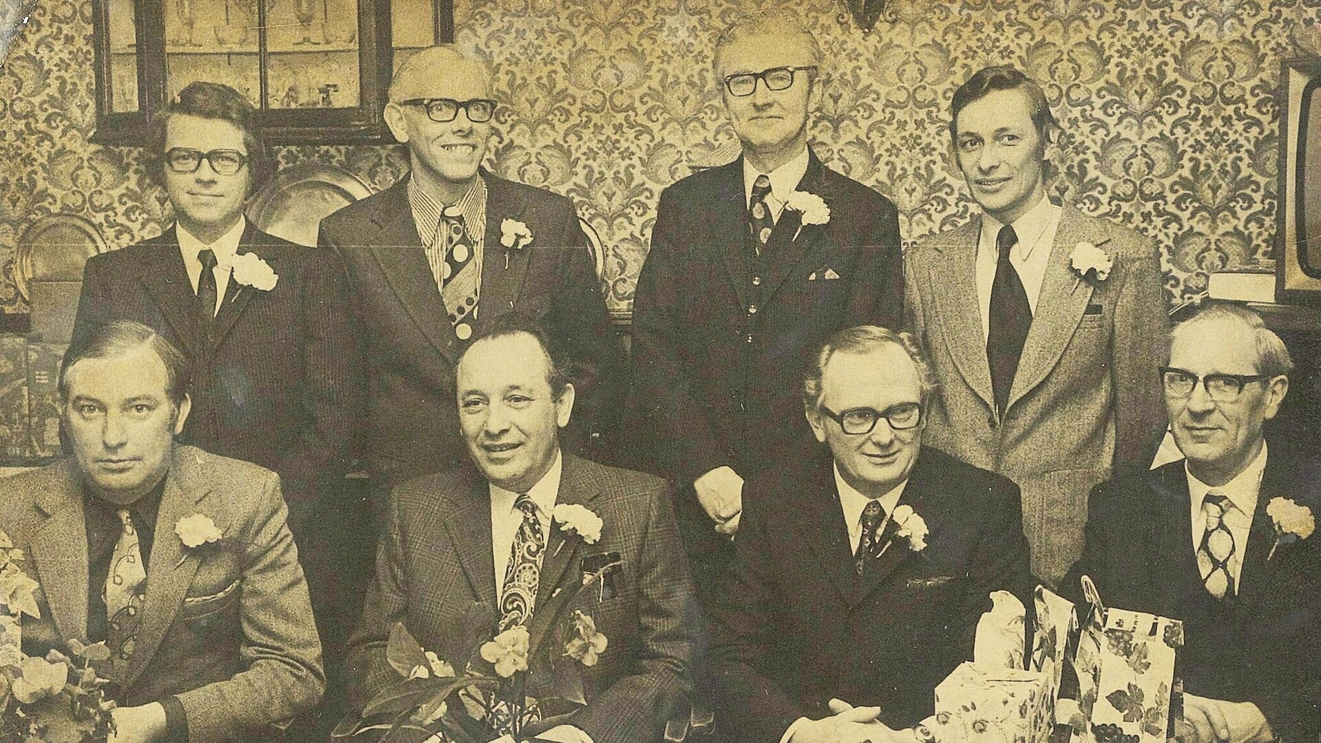 HABI bestuursleden in 1973. Van links naar rechts: Staand : Teun van Dam, Herman Zandvoort, B. Eshuis, Jan Muller. Zittend : G.J. Dangremond, Ies de Lange, J. Th. Gijsbers, G. Brunnekreef.