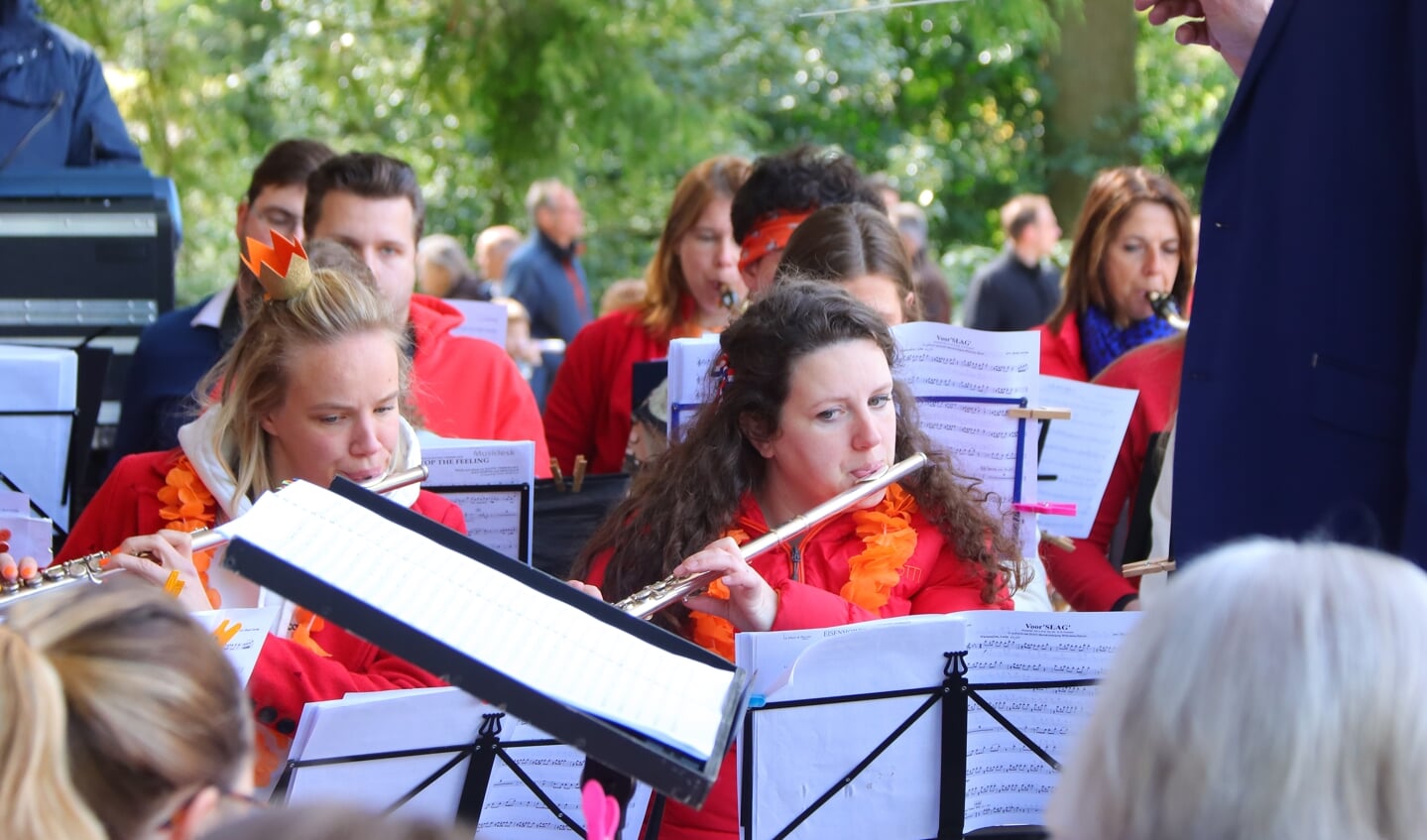 Koningsdag Rijssen als vanouds druk gezellig en zonnig