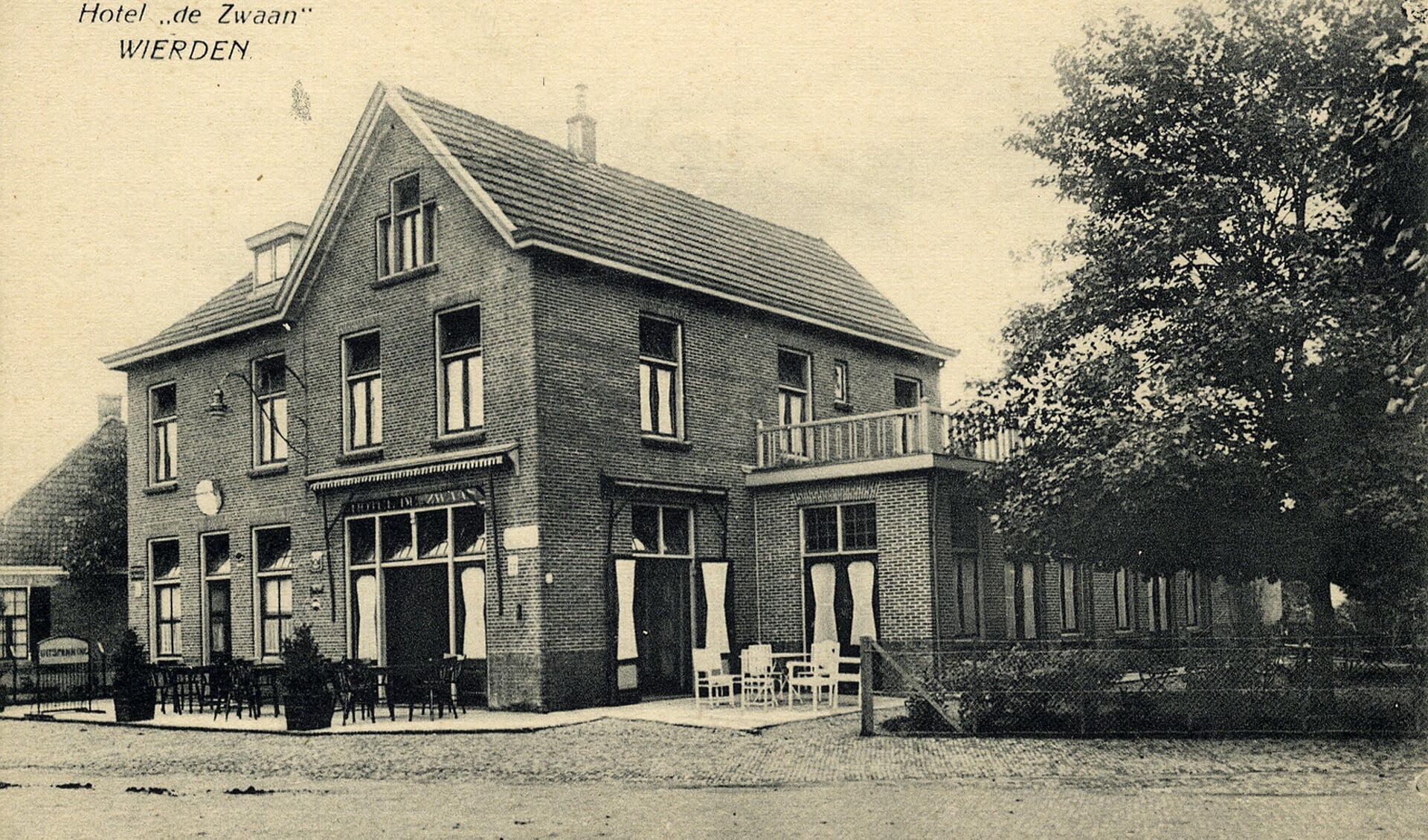 Het voormalige hotel De Zwaan aan het Burgemeester J. C. van den Bergplein, waar de oprichtingsvergadering van SVZW op 23 september 1948 plaats vond.