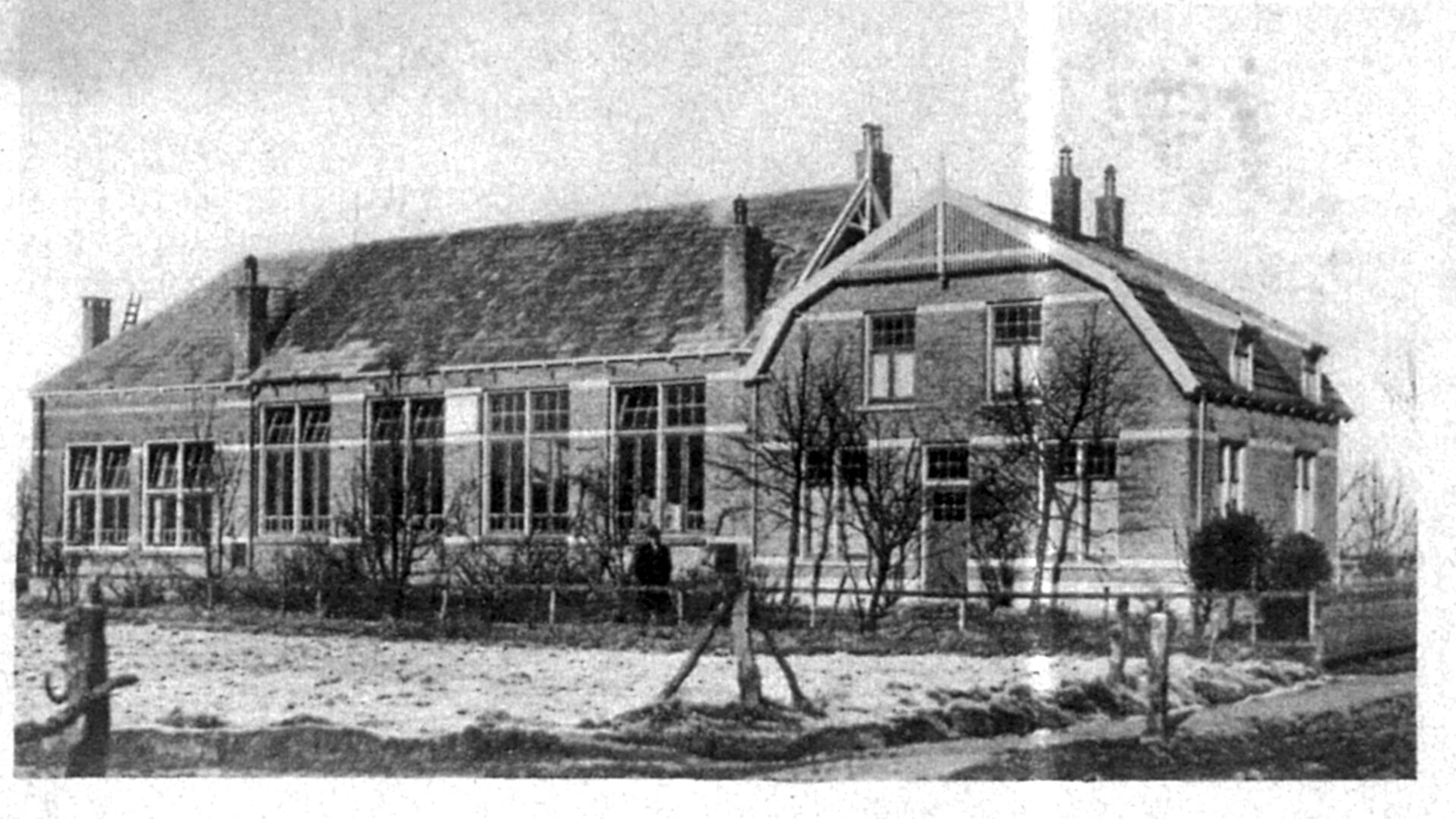 De school in Hoge Hexel in 1931. 